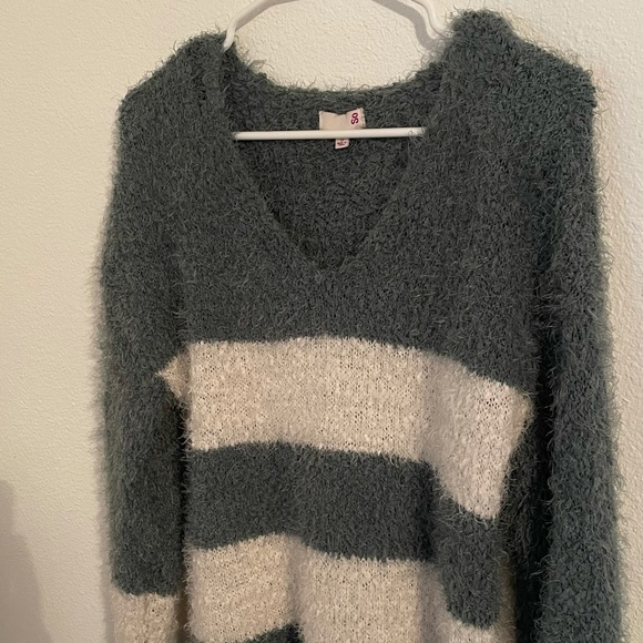 Fuzzy oversized sweater - Picture 2 of 7